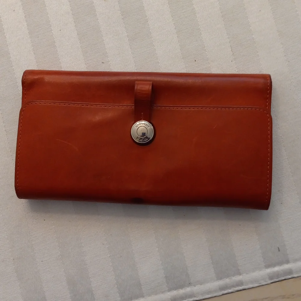 Tumi Soft Leather Women's Wallet (Clutch) - Picture 13 of 13
